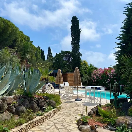 Bed & Breakfast Rasoa 4*